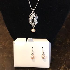 Avon SAQ Freshwater Pink Pearl Necklace set!  NWB!